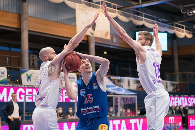 Syntainics MBC BG Goettingen, Basketball, Bundesliga, Men, 2020 2021, 28 Matchday, 13 04 2021, f l Dennis Kramer Goettingen, 10 , Philipp Hartwich MBC, 15 , Mathis Moenninghoff Goettingen, 17 Syntainics MBC BG Goettingen, Basketball, Bundesliga, Men, 2020 2021, 28 Matchday, 13 04 2021, Weissenfels. Copyright: xSchulz Eibner-Pressefotox ep_esz