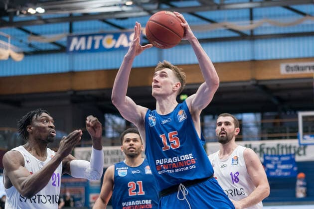 Syntainics MBC BG Goettingen, Basketball, Bundesliga, Men, 2020 2021, 28 Matchday, 13 04 2021, v l Tai Odiase Goettingen, 21 , Quinton Hooker MBC, 21 , Philipp Hartwich MBC, 15 , Harper Kamp Goettingen, 18 Syntainics MBC BG Goettingen, Basketball, Bundesliga, Men, 2020 2021, 28 Matchday, 13 04 2021, Weissenfels. Copyright: xSchulz Eibner-Pressefotox ep_esz