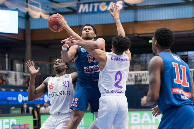 Syntainics MBC BG Goettingen, Basketball, Bundesliga, Men, 2020 2021, 28 Matchday, 13 04 2021, v l Tai Odiase Goettingen, 21 , Quinton Hooker MBC, 21 , Nelson Weidemann Goettingen, 2 , Kyndahl Hill MBC, 11 Syntainics MBC BG Goettingen, Basketball, Bundesliga, Men, 2020 2021, 28 Matchday, 13 04 2021, Weissenfels. Copyright: xSchulz Eibner-Pressefotox ep_esz