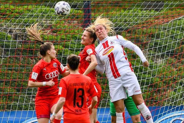 Nadine Zenger FC Ingolstadt, 15 , Rachel Rinast Cologne, 31 , header, header, duel in the air, action, action, 21 04 2021, Cologne Germany , Football, 2 Frauen Bundesliga Süd, 1 FC Köln FC Ingolstadt, DFB DFL REGULATIONS PROHIBIT ANY USE OF PHOTOGRAPHS AS IMAGE SEQUENCES AND OR QUASI VIDEO xmhx