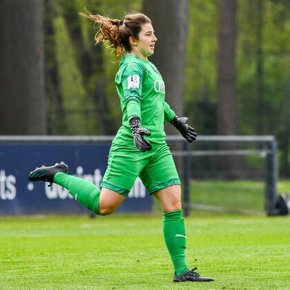 Franziska Maier Goalkeeper FC Ingolstadt, 1 complains, complains, complain, pessimistic, action, action, cutout, full body, single image, action, action, 21 04 2021, Cologne Germany , Football, 2 Women Bundesliga South, 1 FC Köln FC Ingolstadt, DFB DFL REGULATIONS PROHIBIT ANY USE OF PHOTOGRAPHS AS IMAGE SEQUENCES AND OR QUASI VIDEO xmhx