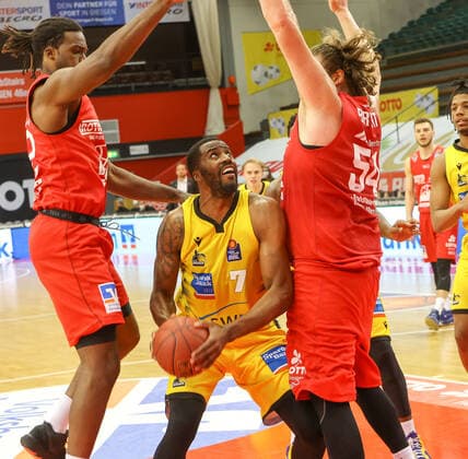 How do I get out of it Jamel McLean Ludwigsburg 7 gergen dioe Giesen Chad Brown 22 und HJohn Bryant 54 , JobStairs GIESSEN 46ers vs, MHP Riesen Ludwigsburg, Basketball, Basketball Bundesliga, 30 Spieltag, 24 04 2021, JobStairs GIESSEN 46ers vs, MHP Riesen Ludwigsburg, Basketball, Basketball Bundesliga, 30 Spieltag, 24 04 2021, Foto EIBNER Joerg Niebergall Giessen Copyright: xJoergxNiebergall Eibner-Pressefox EP_JNL