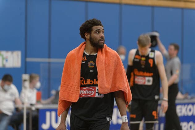 Courtney Jahlil STOCKARD 0 wiha Panthers Schwenningen leaves the field disappointed after the defeat, in the background Jonas NIEDERMANNER 9 wiha Panthers Schwenningen Eisbären Bremerhaven vs wiha Panthers Schwenningen, Basketball, 2 Bundesliga ProA, 26 04 2021, 3 matchday of the playoffs, season 2020 2021 Copyright xErikxHillmer EIBNERx EP ehr Eisbären Bremerhaven vs wiha Panthers Schwenningen, Basketball, 2 Bundesliga ProA, 26 04 2021, 3 matchday of the playoffs, season 2020 2021 Bremerhaven Copyright: xErikxHillmer EIBNERx EP_ehr