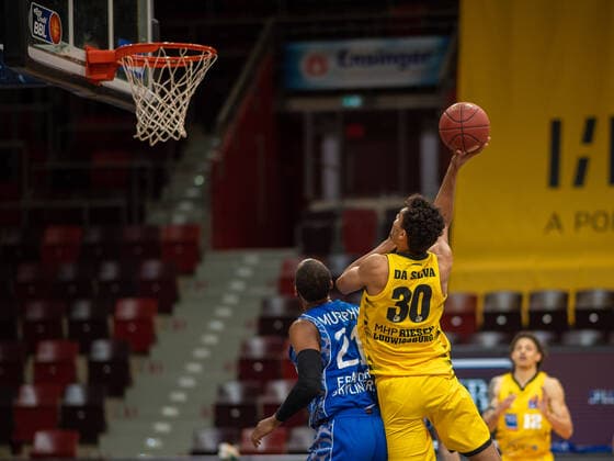 Kamari Murphy Fraport Skyliners, 21 , Oscar DA Silva MHP Riesen Ludwigsburg, 30 , MHP Riesen Ludwigsburg vs FRAPORT SKYLINERS, Basketball, Bundesliga, easycredit BBL, 27 04 2021, MHP Riesen Ludwigsburg vs FRAPORT SKYLINERS, Basketball, Bundesliga, easycredit BBL, 27 04 2021 Ludwigsburg Copyright: xEibner-Pressefoto SaschaxWaltherx EP_swa