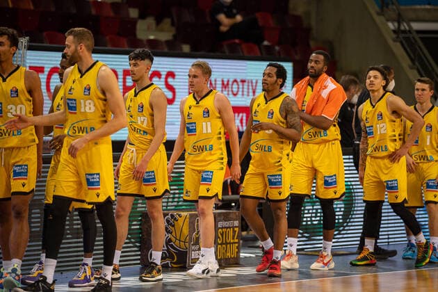 Oscar DA Silva MHP Riesen Ludwigsburg, 30 , Jonas Wahlfarth Bottermann MHP Riesen Ludwigsburg, 18 , Nico Santana Mojica MHP Riesen Ludwigsburg, 17 , Lukas Herzog MHP Riesen Ludwigsburg, 11 , Jonah Radebaugh MHP Riesen Ludwigsburg, 12 , Jordan Hulls MHP Riesen Ludwigsburg, 01 , MHP Riesen Ludwigsburg vs FRAPORT SKYLINERS, Basketball, Bundesliga, easycredit BBL, 27 04 2021, MHP Riesen Ludwigsburg vs FRAPORT SKYLINERS, Basketball, Bundesliga, easycredit BBL, 27 04 2021 Ludwigsburg Copyright: xEibner-Pressefoto SaschaxWaltherx EP_swa