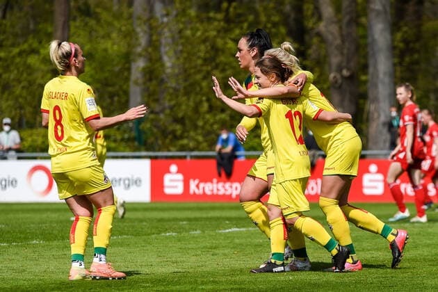 v li Mandy Islacker Cologne, 8 , Peggy Kuznik Cologne, 21 , Alicia Sophie Gudorf Cologne, 12 , Sharon Beck Cologne, 10 rejoice over the goal to 2 0 by Sharon Beck Cologne, 10 , rejoice over a goal, jubilation, goal celebration, celebrate the goal, goal, celebration, jubilation about the goal, optimistic, action, action, 28 04 2021, Cologne Germany , Football, 2 Women Bundesliga Süd, 1 FC Köln Bayern München II, DFB DFL REGULATES PROHIBIT ANY USE OF PHOTOGRAPHS AS IMAGE SEQUENCES AND OR QUASI VIDEO xmhx
