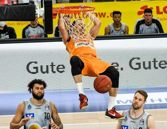 GER, BBL, ratiopharm ulm vs HAKRO Merlins Crailsheim 29 04 2021, ratiopharm arena, Neu Ulm, GER, BBL, ratiopharm ulm vs HAKRO Merlins Crailsheim, pictured John Petrucelli Ulm, 7 hangs on the hoop after a basket win, Jermaine Haley Jr Crailsheim, 10 , Fabian Bleck Crailsheim, 9 nordphotoxGmbHx xHafner nph00200