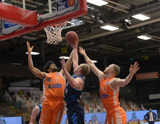 Jordan BARNETT 21 Rasta Vechta , Luke SIKMA 43 Alba Berlin , Robin CHRISTEN 33 Rasta Vechta fight for the ball Rasta Vechta vs Alba Berlin, Basketball, easyCredit BBL Bundesliga, 30 04 2021, 31 Matchday, Season 2020 2021 Copyright xErikxHillmer EIBNERx EP ehr Rasta Vechta vs Alba Berlin, Basketball, easyCredit BBL Bundesliga, 30 04 2021, 31 Matchday, Season 2020 2021 Vechta Copyright: xErikxHillmer EIBNERx EP_ehr