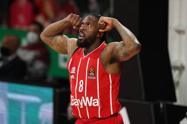 Jalen Reynolds Munich flexes muscles GER, FC Bayern Basketball Armani Olimpia Milan, basketball, EuroLeague quarterfinals Game 4, 2020 2021 season, 30 04 2021, GER, FC Bayern Basketball Armani Olimpia Milan, basketball, EuroLeague quarterfinals Game 4, 2020 2021 season, 30 04 2021, Munich Copyright: xEIBNER MarcelxEngelbrechtx EP_EER