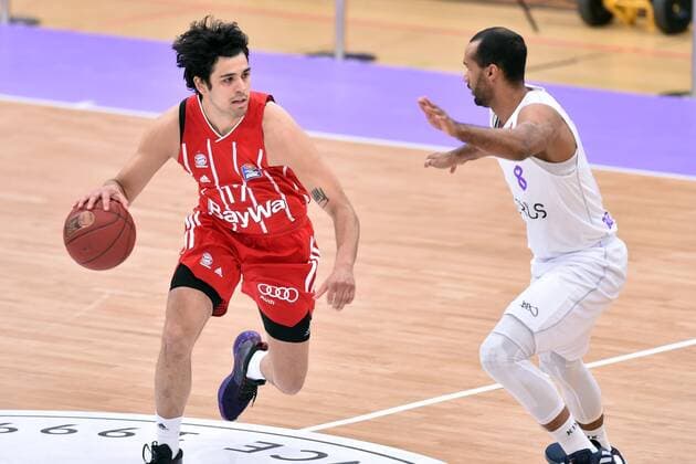 Erol Ersek FC Bayern Muenchen and Akeem Vargas BG Goettingen , Basketball, Bundesliga, BBL, BG Goettingen FC Bayern Muenchen, 02 05 2021, BG Goettingen FC Bayern Muenchen, Basketball, Bundesliga, GER, BBL, 02 05 2021 Goettingen Copyright: xEibner-Pressefotox-xRolandxSippelx