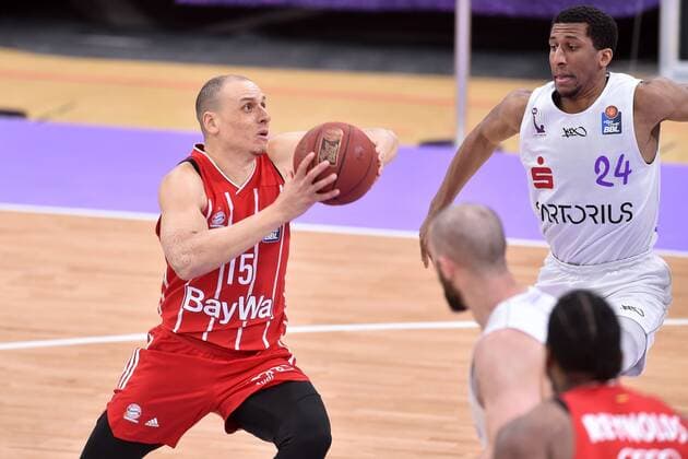 Robin Amaize FC Bayern Muenchen on the ball , Aubrey Dawkins BG Goettingen R , Basketball, Bundesliga, BBL, BG Goettingen FC Bayern Muenchen, 02 05 2021, BG Goettingen FC Bayern Muenchen, Basketball, Bundesliga, GER, BBL, 02 05 2021 Goettingen Copyright: xEibner-Pressefotox-xRolandxSippelx