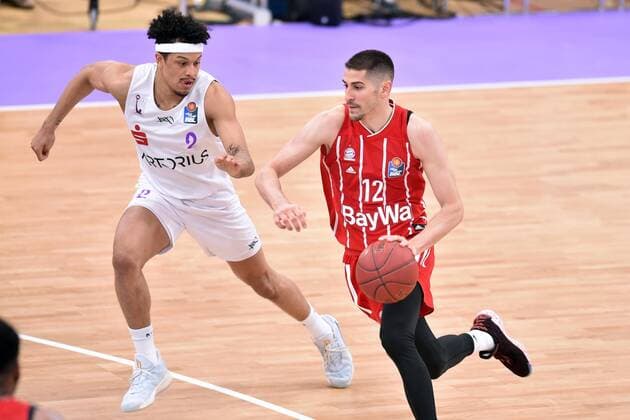 Diego Flaccadori FC Bayern Muenchen on the ball , Nelson Weidemann BG Goettingen , Basketball, Bundesliga, BBL, BG Goettingen FC Bayern Muenchen, 02 05 2021, BG Goettingen FC Bayern Muenchen, Basketball, Bundesliga, GER, BBL, 02 05 2021 Goettingen Copyright: xEibner-Pressefotox-xRolandxSippelx
