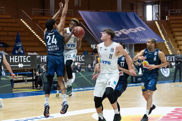 Jeremy Jones Hakro Merlins Crailsheim, 24 T J Shorts Hamburg Towers, 0 Maik Kotsar Hamburg Towers, 11 Elias Lasisi Hakro Merlins Crailsheim, 6 HAKRO Merlins Crailsheim vs Hamburg Towers, Basketball, Bundesliga, easy credit BBL, Matchday 32, Season 2020 2021, 02 05 2021, ¨¨ HAKRO Merlins Crailsheim vs Hamburg Towers, Basketball, Bundesliga, easy credit BBL, Matchday 32, Season 2020 2021, 02 05 2021 Ilshofen. Copyright: xNinaxSander xEibnerxPressefotoxIx EP_NSR