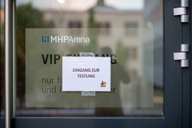 Corona testing before the game, entrance to the test, MHP Riesen Ludwigsburg vs Telekom Baskets Bonn, basketball, Bundesliga, easycredit BBL, 32 match day, season 2020 2021, 02 05 2021, MHP Riesen Ludwigsburg vs Telekom Baskets Bonn, basketball, Bundesliga, easycredit BBL, 32 match day, season 2020 2021, 02 05 2021 Ludwigsburg Copyright: xEibner-Pressefoto SaschaxWaltherx EP_SWA