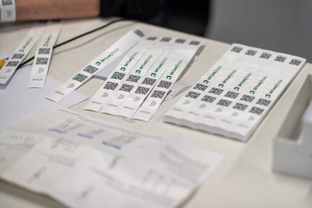 Corona testing before the game, QR Code Baender, MHP Riesen Ludwigsburg vs Telekom Baskets Bonn, Basketball, Bundesliga, easycredit BBL, 32 Spieltag, Spielzeit 2020 2021, 02 05 2021, MHP Riesen Ludwigsburg vs Telekom Baskets Bonn, Basketball, Bundesliga, easycredit BBL, 32 Spieltag, Spielzeit 2020 2021, 02 05 2021 Ludwigsburg Copyright: xEibner-Pressefoto SaschaxWaltherx EP_SWA