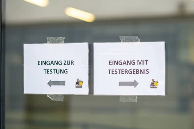 Corona testing before the game, different entries, MHP Riesen Ludwigsburg vs Telekom Baskets Bonn, basketball, Bundesliga, easycredit BBL, 32 Spieltag, Spielzeit 2020 2021, 02 05 2021, MHP Riesen Ludwigsburg vs Telekom Baskets Bonn, basketball, Bundesliga, easycredit BBL, 32 Spieltag, Spielzeit 2020 2021, 02 05 2021 Ludwigsburg Copyright: xEibner-Pressefoto SaschaxWaltherx EP_SWA
