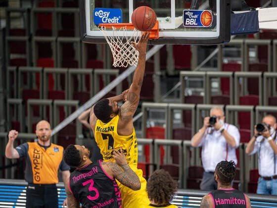Jamel McLean MHP Riesen Ludwigsburg, 07 , James Thompson IV Telekom Baskets Bonn, 03 , MHP Riesen Ludwigsburg vs Telekom Baskets Bonn, basketball, Bundesliga, easycredit BBL, 32 Spieltag, Spielzeit 2020 2021, 02 05 2021, MHP Riesen Ludwigsburg vs Telekom Baskets Bonn, basketball, Bundesliga, easycredit BBL, 32 Spieltag, Spielzeit 2020 2021, 02 05 2021 Ludwigsburg Copyright: xEibner-Pressefoto SaschaxWaltherx EP_SWA