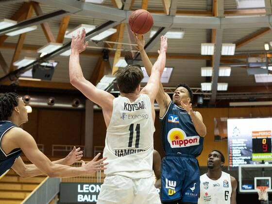 Maik Kotsar Hamburg Towers, 11 Trae Bell Haynes Hakro Merlins Crailsheim, 2 HAKRO Merlins Crailsheim vs Hamburg Towers, Basketball, Bundesliga, easy credit BBL, Matchday 32, Season 2020 2021, 02 05 2021, ¨¨ HAKRO Merlins Crailsheim vs Hamburg Towers, Basketball, Bundesliga, easy credit BBL, Matchday 32, Season 2020 2021, 02 05 2021 Ilshofen. Copyright: xNinaxSander xEibnerxPressefotoxIx EP_NSR