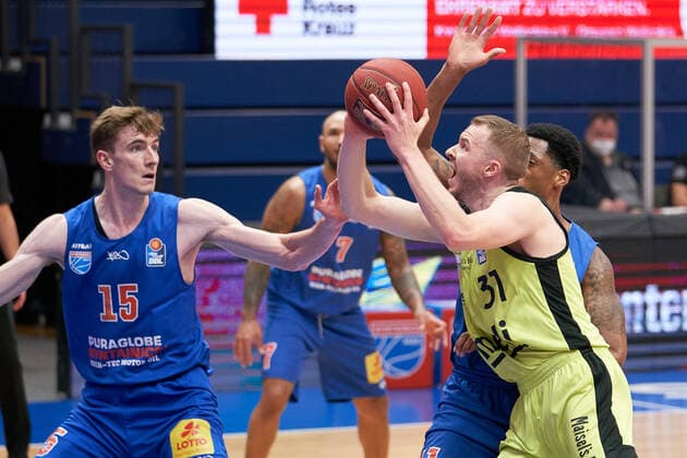 Syntainics MBC Medi Bayreuth, Basketball, Bundesliga, Men, 2020 2021, 32 Matchday, 02 05 2021, v l Philipp Hartwich MBC, 12 , Osvaldas Olisevicius Bayreuth, 31 Syntainics MBC Medi Bayreuth, Basketball, Bundesliga, Men, 2020 2021, 32 Matchday, 02 05 2021, Weissenfels Copyright: xEckehardxSchulz Eibner-Pressefotx ep_esz