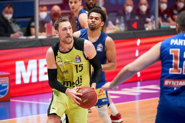 Syntainics MBC Medi Bayreuth, Basketball, Bundesliga, Men, 2020 2021, 32 Matchday, 02 05 2021, v l Matthew Tiby bayreuth, 15 , Quinton Hooker MBC, 21 Syntainics MBC Medi Bayreuth, Basketball, Bundesliga, Men, 2020 2021, 32 Matchday, 02 05 2021, Weissenfels. Copyright: xEckehardxSchulz Eibner-Pressefotx ep_esz