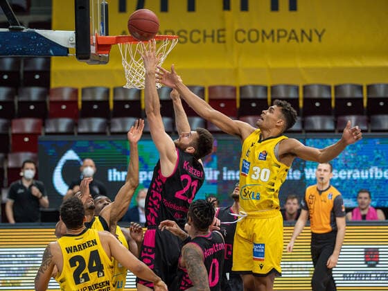 Andrew Warren MHP Riesen Ludwigsburg, 24 , Leon Kratzer Telekom Baskets Bonn, 21 , Alex Hamilton Telekom Baskets Bonn, 00 , Oscar DA Silva MHP Riesen Ludwigsburg, 30 , MHP Riesen Ludwigsburg vs Telekom Baskets Bonn, Basketball, Bundesliga, easycredit BBL, 32 Matchday, Season 2020 2021, 02 05 2021, MHP Riesen Ludwigsburg vs Telekom Baskets Bonn, Basketball, Bundesliga, easycredit BBL, 32 Matchday, Season 2020 2021, 02 05 2021 Ludwigsburg Copyright: xEibner-Pressefoto SaschaxWaltherx EP_SWA