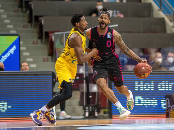 Yorman Polas Bartolo MHP Riesen Ludwigsburg, 13 , Alex Hamilton Telekom Baskets Bonn, 00 , MHP Riesen Ludwigsburg vs Telekom Baskets Bonn, basketball, Bundesliga, easycredit BBL, 32 Spieltag, Spielzeit 2020 2021, 02 05 2021, MHP Riesen Ludwigsburg vs Telekom Baskets Bonn, basketball, Bundesliga, easycredit BBL, 32 Spieltag, Spielzeit 2020 2021, 02 05 2021 Ludwigsburg Copyright: xEibner-Pressefoto SaschaxWaltherx EP_SWA