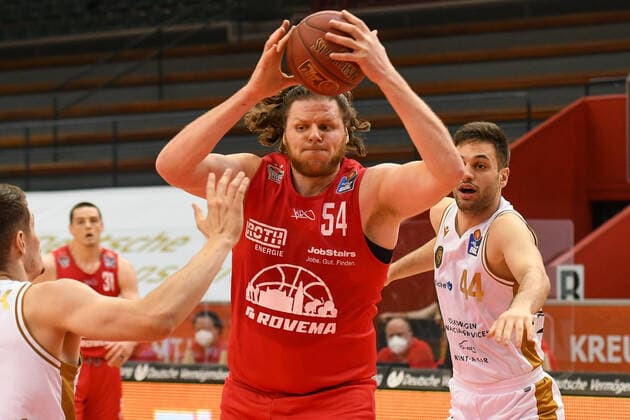 John Bryant, Benedikt Turudic 34 matchday, Basketball Bundesliga, Basketball season 2020 2021, Germany, easyCredit BBL, Germany, Giessen 46ers, giessen red, men, Jobstairs GIESSEN 46ers Basketball Lions Braunschweig, men, Braunschweig in white