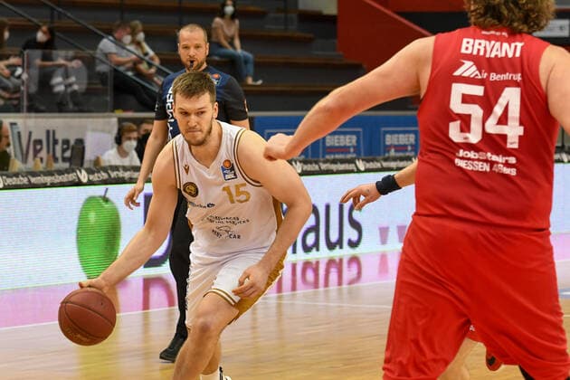 Martin Peterka, John Bryant 34 matchday, Basketball Bundesliga, Basketball season 2020 2021, Germany, easyCredit BBL, Germany, Giessen 46ers, giessen red, men, Jobstairs GIESSEN 46ers Basketball Lions Braunschweig, men, Braunschweig in white