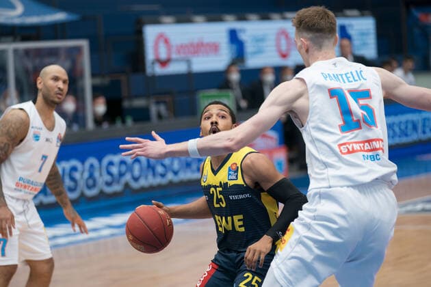 Syntainics MBC EWE Baskets Oldenburg, Basketball, Bundesliga, Men, 2020 2021, 34 Matchday, 09 05 2021, v l Sergio Kerusch MBC, 7 , Phil Pressey Oldenburg, 25 , Philipp Hartwich MBC, 12 Syntainics MBC EWE Baskets Oldenburg, Basketball, Bundesliga, Men, 2020 2021, 34 Matchday, 09 05 2021, Weissenfels Copyright: xSchulz Eibner-Pressefotox ep_esz
