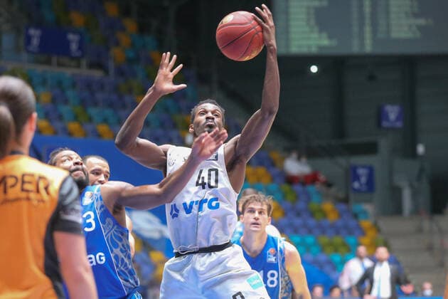 Robertson Quantez, Fraport Skyliners, 23 ,Cuthbertson Zac, Hamburg Towers, 40 , , GER, Basketball,Fraport Skyliners EWE Baskets Oldenburg, 02 05 2021, Frankfurt. Copyright: xEibner-Pressefoto UlrichxScherbax EP_usm