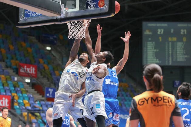 Allen Terry, Hamburg Towers, 25 ,Cuthbertson Zac, Hamburg Towers, 40 , Murphy Kamari, Fraport Skyliners, 21 , , GER, Basketball,Fraport Skyliners EWE Baskets Oldenburg, 02 05 2021, Frankfurt. Copyright: xEibner-Pressefoto UlrichxScherbax EP_usm