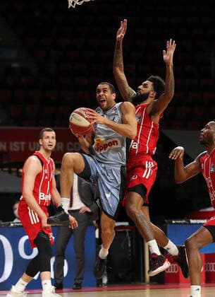 Elias Lasisi Crailsheim and Dennis Seeley Muenchen in duel GER, FC Bayern Basketball vs Hakro Merlins Crailsheim, Basketball, 1 Bundesliga, Playoffs 2020 2021, Quarterfinals Game 1, 19 05 2021, GER, FC Bayern Basketball vs Hakro Merlins Crailsheim, Basketball, 1 Bundesliga, Playoffs 2020 2021, Quarterfinals Game 1, 19 05 2021, Muenchen Copyright: xEIBNER MarcelxEngelbrechtx EP_EER