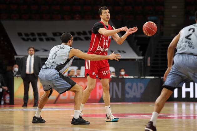Vladimir Lucic Muenchen plays a pass GER, FC Bayern Basketball vs Hakro Merlins Crailsheim, Basketball, 1 Bundesliga, Playoffs 2020 2021, Quarterfinal Game 1, 19 05 2021, GER, FC Bayern Basketball vs Hakro Merlins Crailsheim, Basketball, 1 Bundesliga, Playoffs 2020 2021, Quarterfinal Game 1, 19 05 2021, Muenchen Copyright: xEIBNER MarcelxEngelbrechtx EP_EER