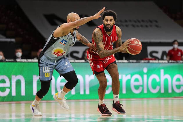 Duel between Maurice Stuckey Crailsheim and Dennis Seeley Muenchen GER, FC Bayern Basketball vs Hakro Merlins Crailsheim, Basketball, 1 Bundesliga, Playoffs 2020 2021, Quarterfinals Game 1, 19 05 2021, GER, FC Bayern Basketball vs Hakro Merlins Crailsheim, Basketball, 1 Bundesliga, Playoffs 2020 2021, Quarterfinals Game 1, 19 05 2021, Muenchen Copyright: xEIBNER MarcelxEngelbrechtx EP_EER