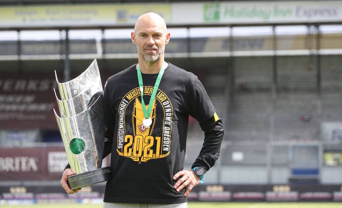 Wiesbaden, 22 05 2021, Football, Brita Arena, 3 Liga, 38 Spieltag , SV Wehen Wiesbaden vs SG Dynamo Dresden 0 1 0 1 , On the last matchday of the season 2020 21 Dresden secured the third league championship , In the picture award ceremony with winners cup coach Alexander Schmidt, Dynamo Dresden , According to the specifications of the DFB Deutscher Fußballbund it is prohibited to exploit in the stadium and or from the game made photographs in the form of sequence pictures and or video-like photo series or to let exploit ,