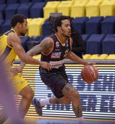 Troy CAUPAIN 23 ratiopharm ulm dribbling against Phil PRESSEY 25 EWE Baskets Oldenburg during the game EWE Baskets Oldenburg vs ratiopharm Ulm, Basketball, Bundesliga, 22 05 2021, Season 2020 2021, Playoffs, Quarterfinals, 2 matchday Copyright xErikxHillmer EIBNERx EP ehr EWE Baskets Oldenburg vs ratiopharm Ulm, Basketball, Bundesliga, 22 05 2021, Season 2020 2021, Playoffs, Quarterfinals, 2 matchday Oldenburg Copyright: xErikxHillmer EIBNERx EP_ehr