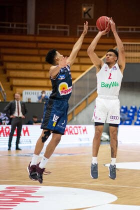 Wade Baldwin FC Bayern Muenchen Basketball in a duel with Trae Bell Haynes HAKRO Merlins Crailsheim , GER, HAKRO Merlins Crailsheim vs FC Bayern Basketball, 23 05 2021, Play Off Quarterfinal Game 4, Basketball Bundesliga, Season 2020 2021 GER, HAKRO Merlins Crailsheim vs FC Bayern Basketball, 23 05 2021, Play Off Quarterfinal Game 4, Basketball Bundesliga, Season 2020 202 Crailsheim Copyright: xEibnerxPressefoto MichaelxMemmlerx EP_MMR
