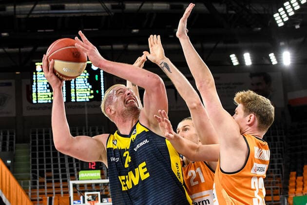 GER, BBL, Play offs, ratiopharm ulm vs EWE Baskets Oldenburg 24 05 2021, ratiopharm arena, Neu Ulm, GER, BBL, Play offs, ratiopharm ulm vs EWE Baskets Oldenburg, in the picture dogged effort of Rasid Mahalbasic Oldenburg, 24 against Dylan Osetkowski Ulm, 21 and Patrick Heckmann Ulm, 33 nordphotoxGmbHx xHafner nph00200