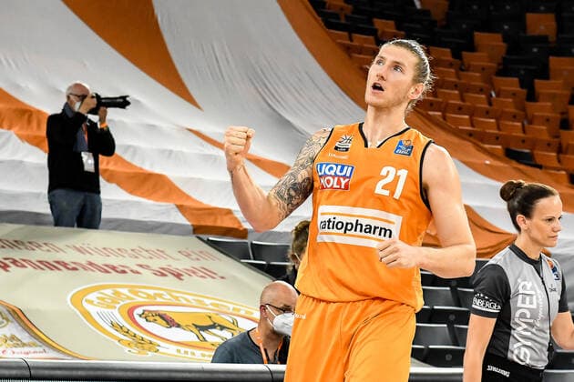 GER, BBL, Play offs, ratiopharm ulm vs EWE Baskets Oldenburg 26 05 2021, ratiopharm arena, Neu Ulm, GER, BBL, Play offs, ratiopharm ulm vs EWE Baskets Oldenburg, pictured Dylan Osetkowski Ulm, 21 clenches his fist after a successful throw nordphotoxGmbHx xHafner nph00200