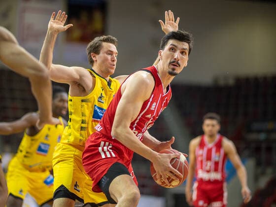 Jordan Hulls MHP Riesen Ludwigsburg, 01 , Nihad Djedovic FC Bayern, 14 , MHP Riesen Ludwigsburg vs FC Bayern Basketball, Basketball, Bundesliga, Playoffs, Semifinals, Game 1, easycredit BBL, 29 05 2021, MHP Riesen Ludwigsburg vs FC Bayern Basketball, Basketball, Bundesliga, Playoffs, Semifinals, Game 1, easycredit BBL, 29 05 2021 Ludwigsburg Copyright: xEibner-Pressefoto SaschaxWaltherx EP_EER