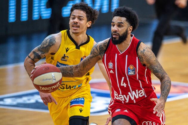 Jonah Radebaugh MHP Riesen Ludwigsburg, 12 , Dennis Jerome Seeley FC Bayern, 04 , MHP Riesen Ludwigsburg vs FC Bayern Basketball, Basketball, Bundesliga, Playoffs, Semifinals, Game 1, easycredit BBL, 29 05 2021, MHP Riesen Ludwigsburg vs FC Bayern Basketball, Basketball, Bundesliga, Playoffs, Semifinals, Game 1, easycredit BBL, 29 05 2021 Ludwigsburg Copyright: xEibner-Pressefoto SaschaxWaltherx EP_EER
