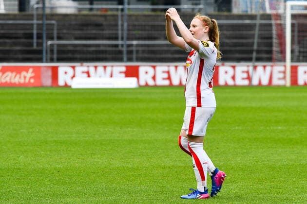 Amber Barett Cologne, 22 gives instructions, gestures, gesticulate with arms, gives instructions, gesticulate, 03 06 2021, Cologne Germany , Football, 2 Frauen Bundesliga Süd, 1 FC Köln 1 FFC Niederkirchen, DFB DFL REGULATIONS PROHIBIT ANY USE OF PHOTOGRAPHS AS IMAGE SEQUENCES AND OR QUASI VIDEO xmhx