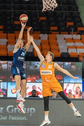 Simone Fontecchio Alba Berlin, 20 , Patrick Heckmann Ratiopharm Ulm 33 , Ratiopharm Ulm vs Alba Berlin, basketball, playoffs, game 4, season 2020 2021, 05 06 2021, Ratiopharm Ulm vs Alba Berlin, basketball, playoffs, game 4, season 2020 2021, 05 06 2021 New Ulm Copyright: xEibner-Pressefoto SaschaxWaltherx EP_EER