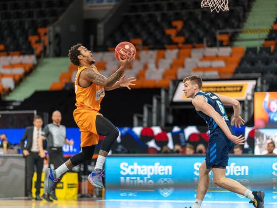 Troy Caupain Ratiopharm Ulm 23 , Malte Delow Alba Berlin, 06 , Ratiopharm Ulm vs Alba Berlin, basketball, playoffs, game 4, season 2020 2021, 05 06 2021, Ratiopharm Ulm vs Alba Berlin, basketball, playoffs, game 4, season 2020 2021, 05 06 2021 New Ulm Copyright: xEibner-Pressefoto SaschaxWaltherx EP_EER