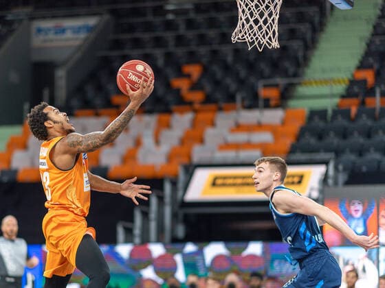 Troy Caupain Ratiopharm Ulm 23 , Malte Delow Alba Berlin, 06 , Ratiopharm Ulm vs Alba Berlin, basketball, playoffs, game 4, season 2020 2021, 05 06 2021, Ratiopharm Ulm vs Alba Berlin, basketball, playoffs, game 4, season 2020 2021, 05 06 2021 New Ulm Copyright: xEibner-Pressefoto SaschaxWaltherx EP_EER