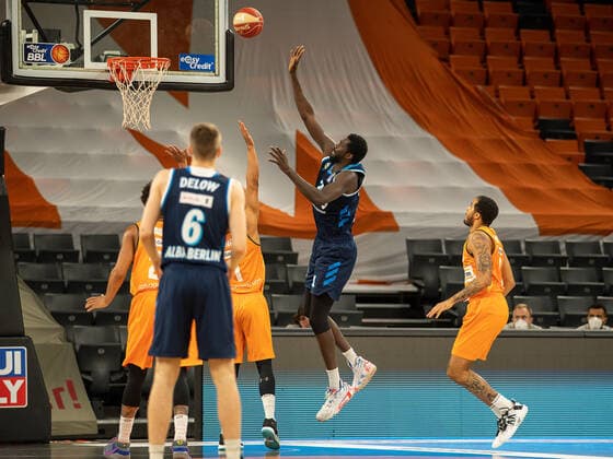 Christ Koumadje Alba Berlin, 21 , Ratiopharm Ulm vs Alba Berlin, Basketball, Playoffs, Game 4, Season 2020 2021, 05 06 2021, Ratiopharm Ulm vs Alba Berlin, Basketball, Playoffs, Game 4, Season 2020 2021, 05 06 2021 New Ulm. Copyright: xEibner-Pressefoto SaschaxWaltherx EP_EER