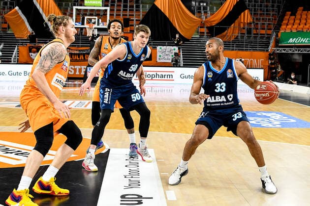 GER, BBL, Play offs, ratiopharm ulm vs Alba Berlin 05 06 2021, ratiopharm arena, Neu Ulm, GER, BBL, Play offs, ratiopharm ulm vs Alba Berlin, in picture Dylan Osetkowski Ulm, 21 Troy Caupain Ulm, 23 , Ben Lammers Berlin, 50 , Jason Granger Berlin, 33 nordphotoxGmbHx xHafner nph00200