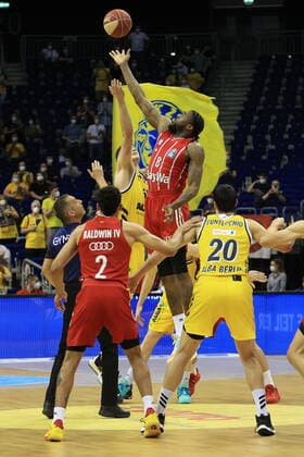 DEU, GER, easyCredit BBL, ALBA vs Bayern Muenchen, 09 06 2021, Mercedes Benz Arena, Berlin, DEU, GER, easyCredit BBL, ALBA vs Bayern Muenchen, in picture Ben Lammers ALBA Berlin 50 , Jalen Reynolds FC Bayern Muenchen 8 nordphotoxGmbHx xEngler nph00076