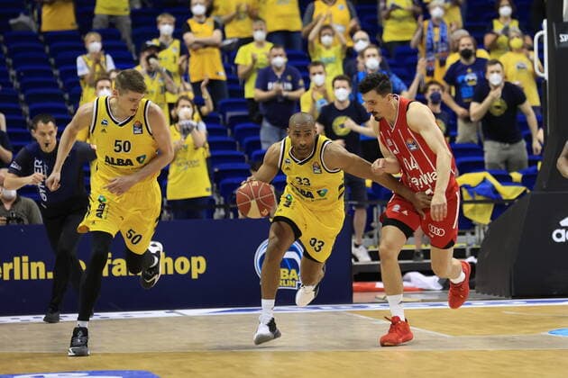 DEU, GER, easyCredit BBL, ALBA vs Bayern Muenchen, 09 06 2021, Mercedes Benz Arena, Berlin, DEU, GER, easyCredit BBL, ALBA vs Bayern Muenchen, in picture Jayson Granger ALBA Berlin 33 , 50 , Nihad Djedovic FC Bayern Muenchen 14 nordphotoxGmbHx xEngler nph00076
