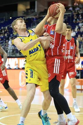 DEU, GER, easyCredit BBL, ALBA vs Bayern Muenchen, 09 06 2021, Mercedes Benz Arena, Berlin, DEU, GER, easyCredit BBL, ALBA vs Bayern Muenchen, in picture Niels Giffey ALBA Berlin 5 , Robin Amaize FC Bayern Muenchen 15 nordphotoxGmbHx xEngler nph00076